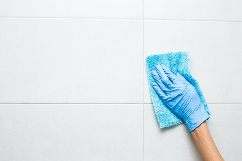 cleaning soap scum